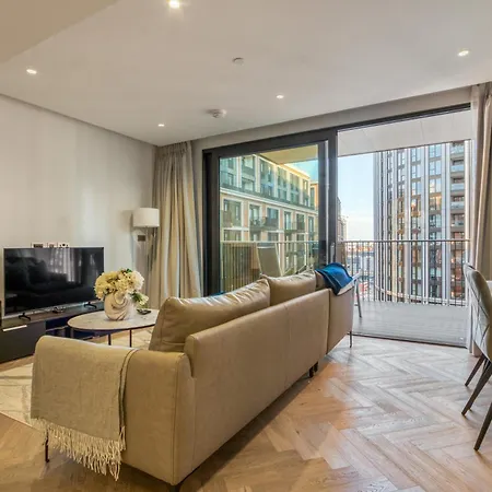 Hyde Park Beauty 2br 2ba Balcony Apartment *