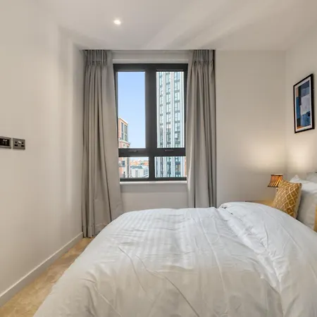 Hyde Park Beauty 2br 2ba Balcony *