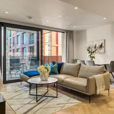 Hyde Park Beauty 2br 2ba Balcony Apartment *