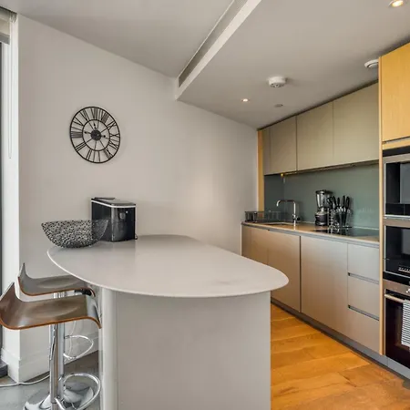 Battersea Power Station 2br 2ba River View