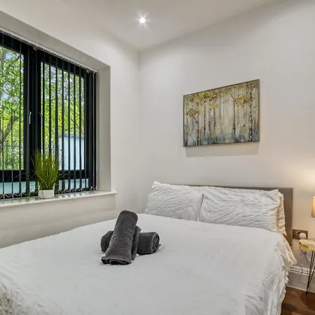 Unique Stylish Duplex 2br 2ba Balcony London