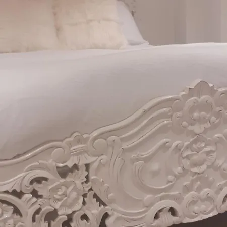 Charming & Cosy Double With Balcony In Wembley - Walking Distance To Wembley Stadium! Homestay