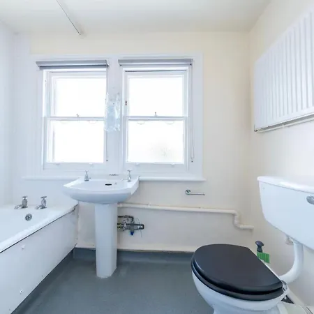 Cozy Twin In Camden Town Apartment London