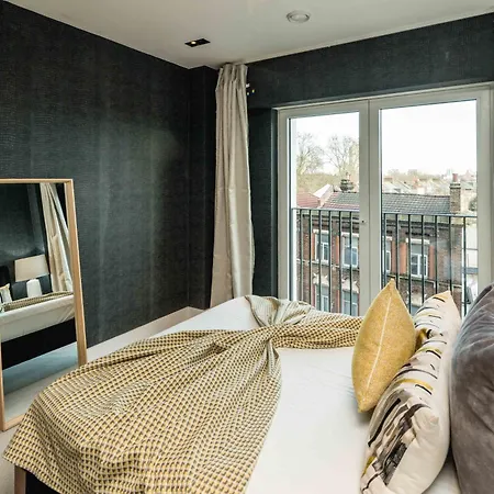Spectacular Brand New 2 Bedrooms And 2 Bathroom Apartment London