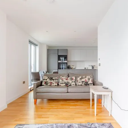 דירה Stylish 2 Bed Flat In Battersea With Private Balcony *