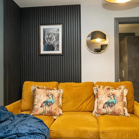 Free Parking New Modern Gem In * Harrow