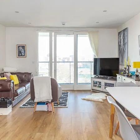 Charming 2 Bedrooms At Langdon Park Dlr Apartment