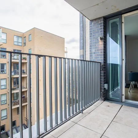 Londwell, Stylish Docklands Flat With Private Terrace