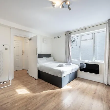 Apartment Beaufort Gardens London