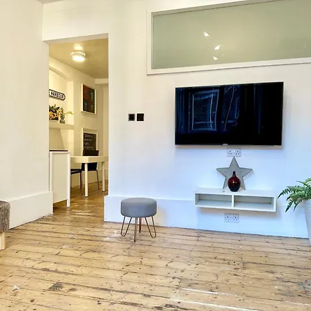 Bright Large Double Bedroom Flat London