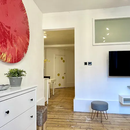 Bright Large Double Bedroom Flat Apartment London