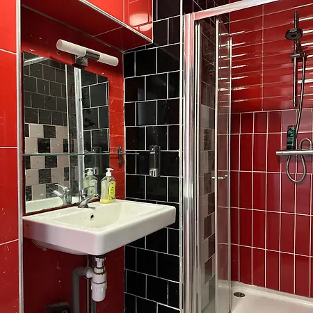 Bright Large Double Bedroom Flat London