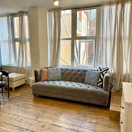 Apartment Bright Large Double Bedroom Flat *