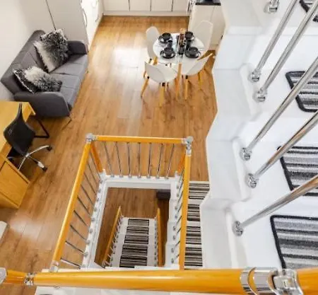 Large Town House Long Term London