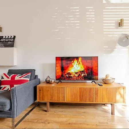 Large Town House Long Term London