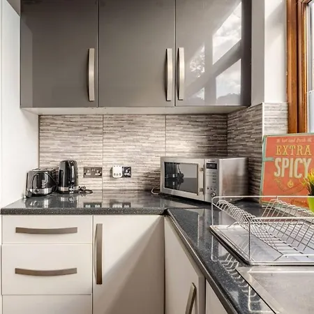 Large Town House Long Term * London