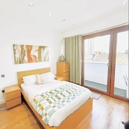 Large Town House Long Term *