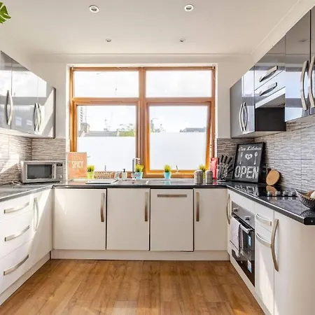Large Town House Long Term Semesterbostad London