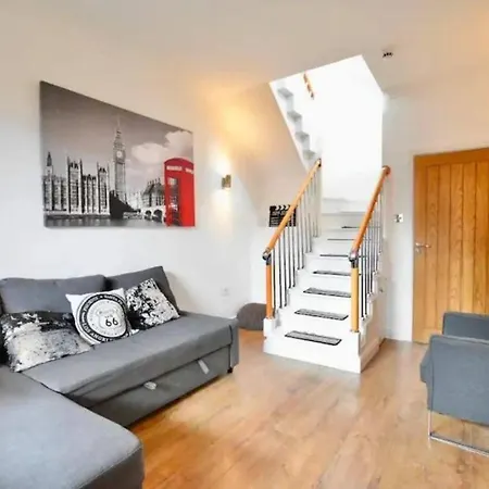 Large Town House Long Term * London