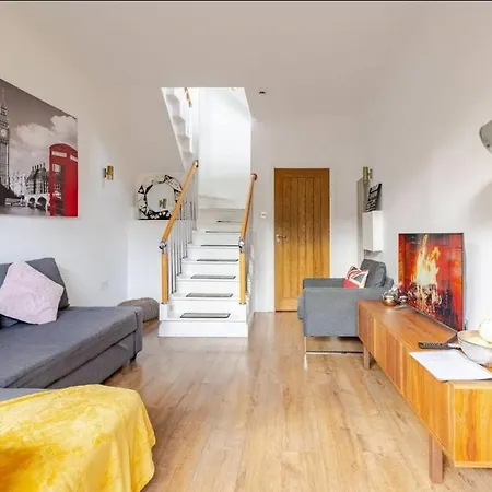 Large Town House Long Term Semesterbostad London