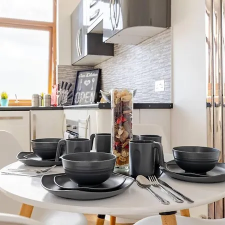 Large Town House Long Term Semesterbostad *