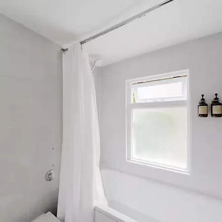 Villa Light And Spacious Garden Flat