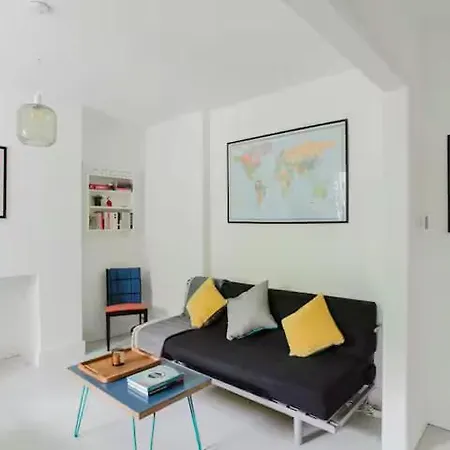 Light And Spacious Garden Flat Villa London