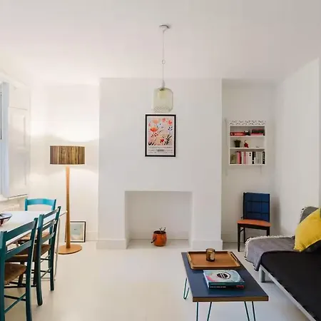 Light And Spacious Garden Flat Villa London