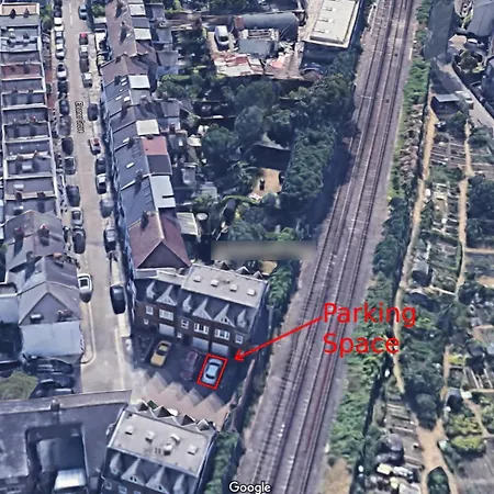 K - Charlesworth Place Holiday home London