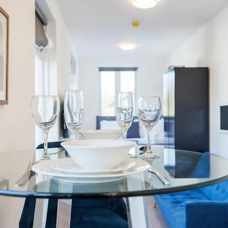 דירה North West Ideal For Long & Short Offers לונדון