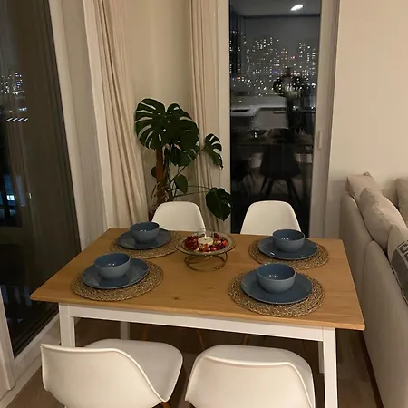 Stylish 2-bedroom In - Sleeps 4 London