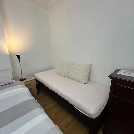 Spacious En Room, Opposite Of Tube Station, 5 Minutes From Oxford Street