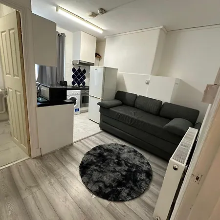 Apartment Ground Floor One Bedroom Flat Miles *