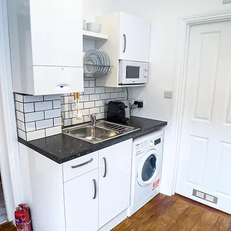 Private With Air Con By Ls2g Short Lets & Serviced Greater Apartment *