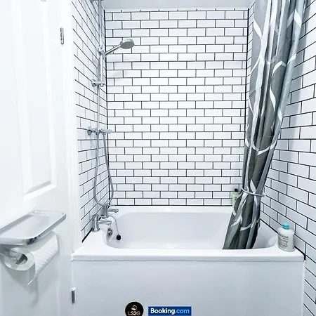 Private With Air Con By Ls2g Short Lets & Serviced Greater Apartment London