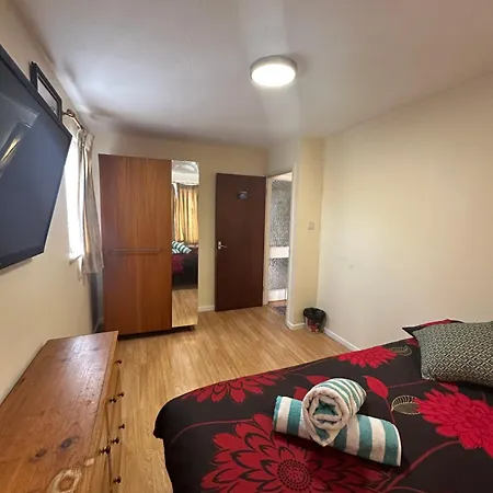 Homestay Spacious Double Near Excel *