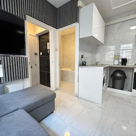 Apartment 2 Bedroom Flat On First Floor *