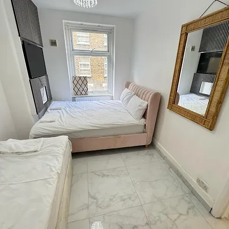 2 Bedroom Flat On First Floor Apartment London