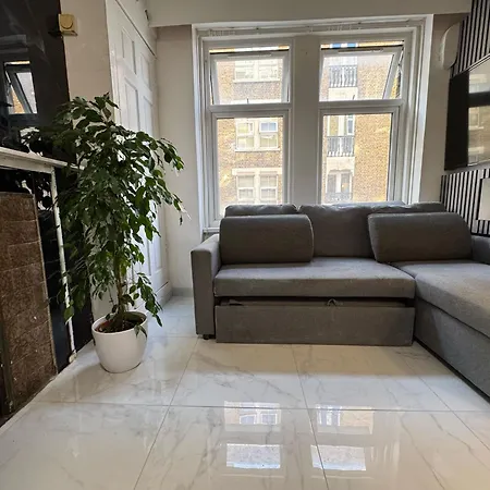 2 Bedroom Flat On First Floor *