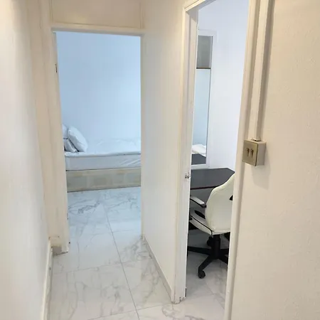 2 Bedroom Flat On First Floor London
