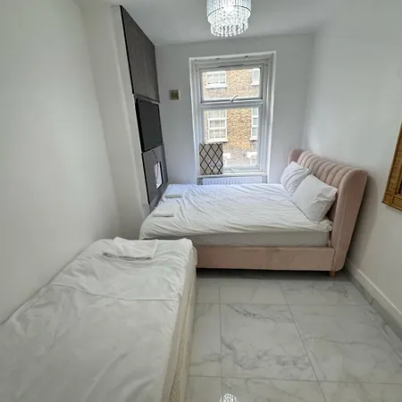 2 Bedroom Flat On First Floor Apartment London