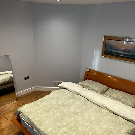 Homestay Vf Kingsbury The Hyde