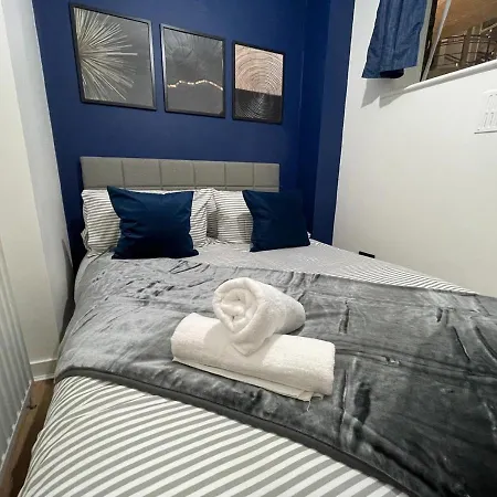 Stunning Near Paddington - Sleeps 8 Apartment