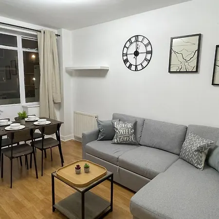 Apartment Stunning Near Paddington - Sleeps 8 London