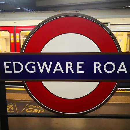 Guest house Spacious En Room, Opposite Of Tube Station, 5 Minutes From Oxford Street *