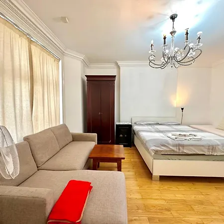 Spacious En Room, Opposite Of Tube Station, 5 Minutes From Oxford Street * London