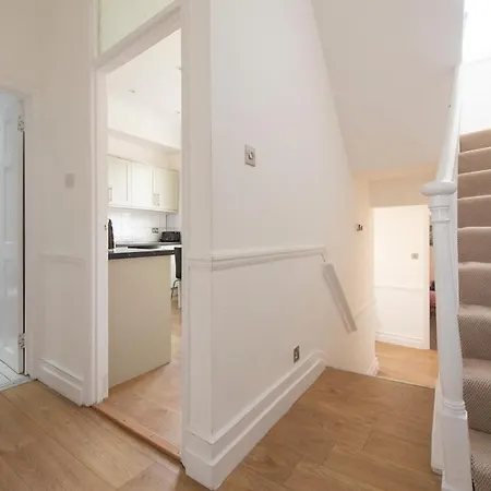 Split-level Spacious Family Apartment *