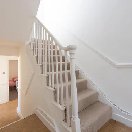 Split-level Spacious Family Apartment London