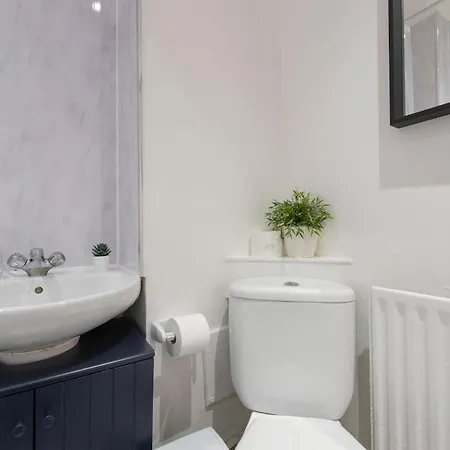 Split-level Spacious Family Apartment *