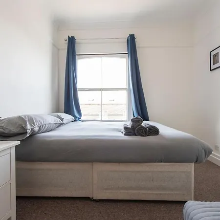 Split-level Spacious Family Apartment London